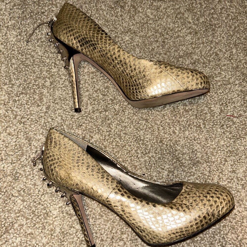Heels - Picture 2 of 5